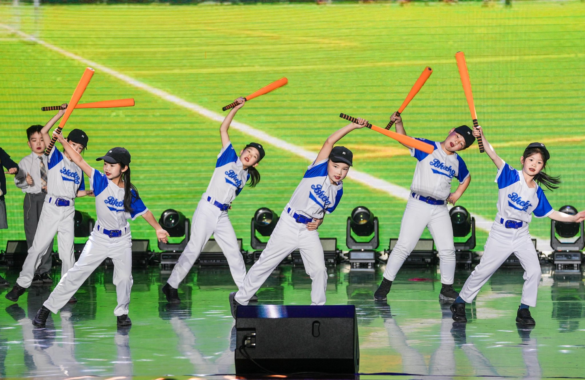 开云体育-关于场面火爆！棒球观众席沸腾不已的信息