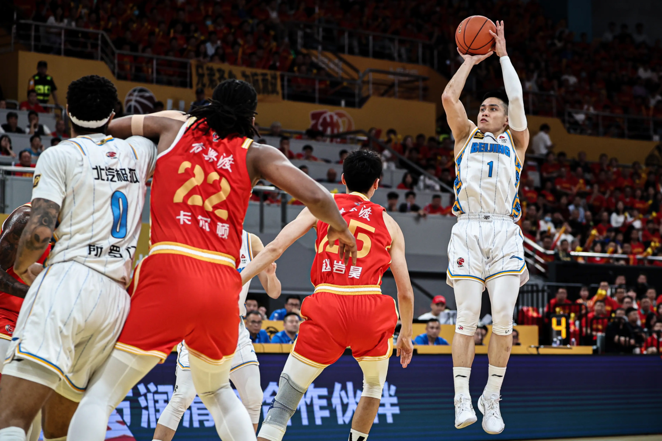 深圳队鏖战鹈鹕，周琦统治全场