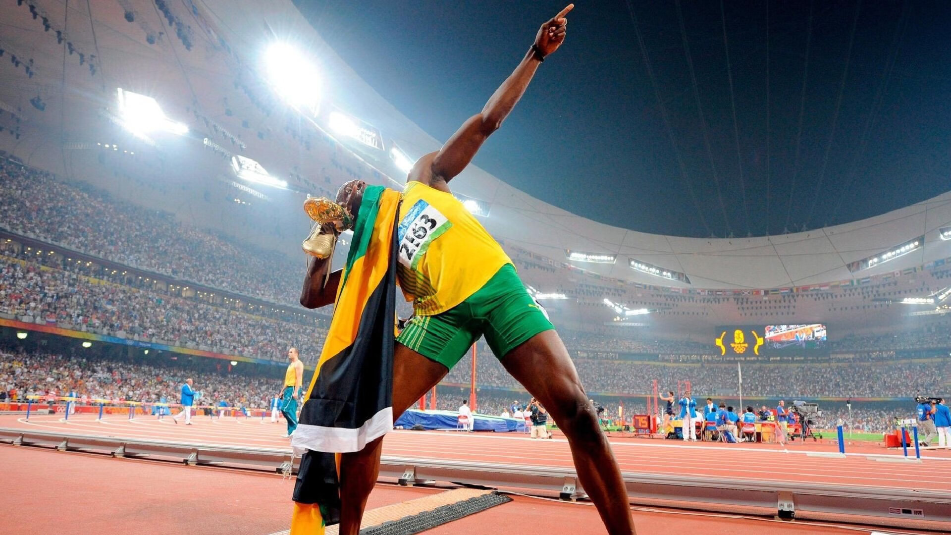 开云体育平台APP-极速弯道与战术长廊，F1街道赛与勇士终结马刺背后的竞技哲学